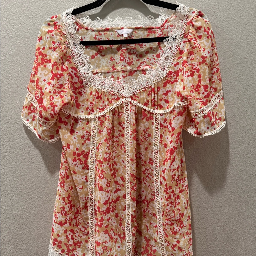 🌸 Iris Ditsy Floral Short Sleeve Blouse w/ Lace Trim & Embellishments – Size L